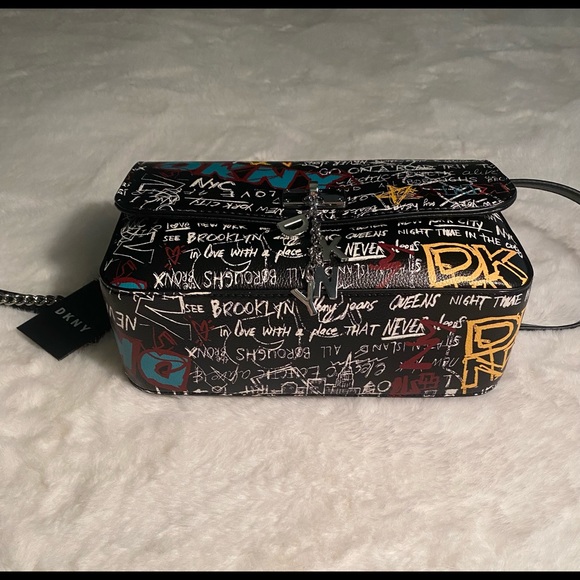 DKNY 💯 Authentic - Picture 7 of 9